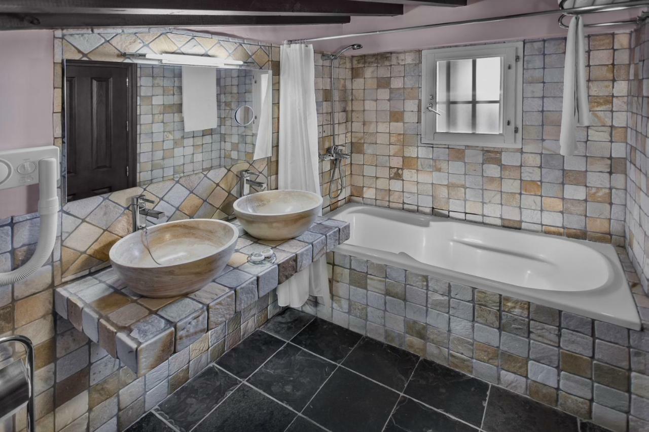 Double Room,1613662923:JPEG